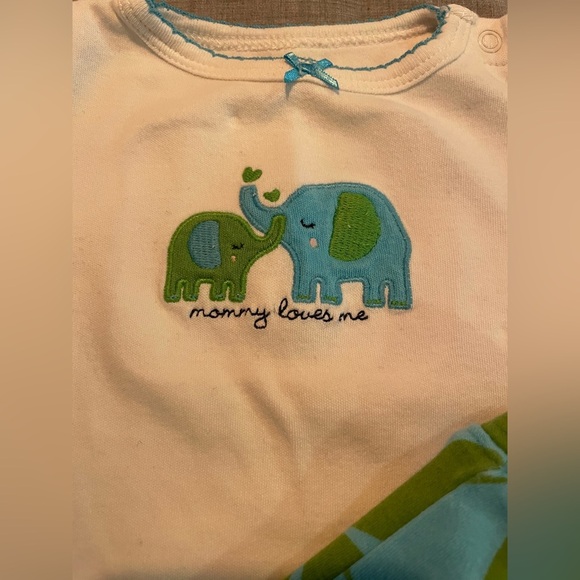 Adorable “Mommy Loves Me” 2-piece set. - Picture 4 of 4